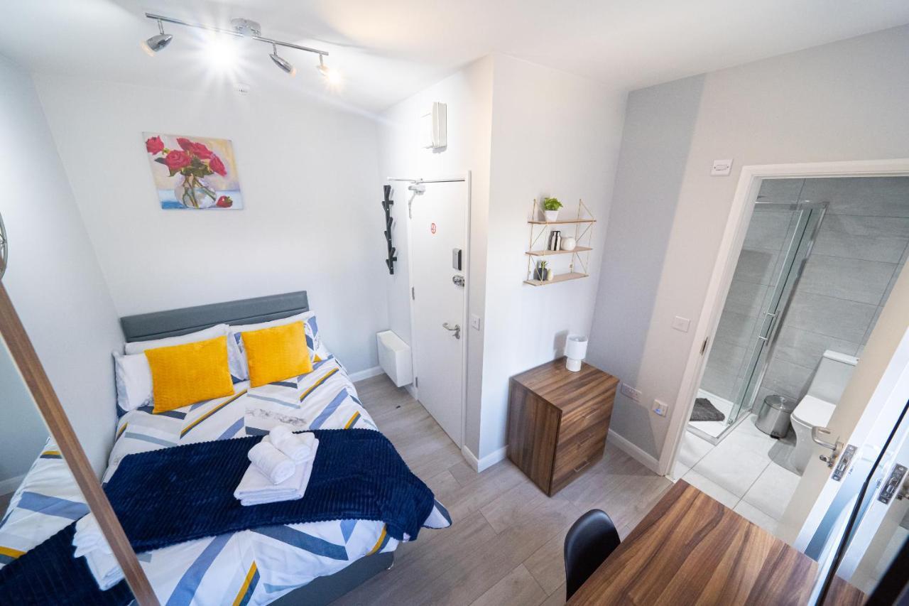 Studios With Ensuite Showers & Share Kitchens Prime Location Near Hospital, Town Center Apt 3 St Helens  客房 照片