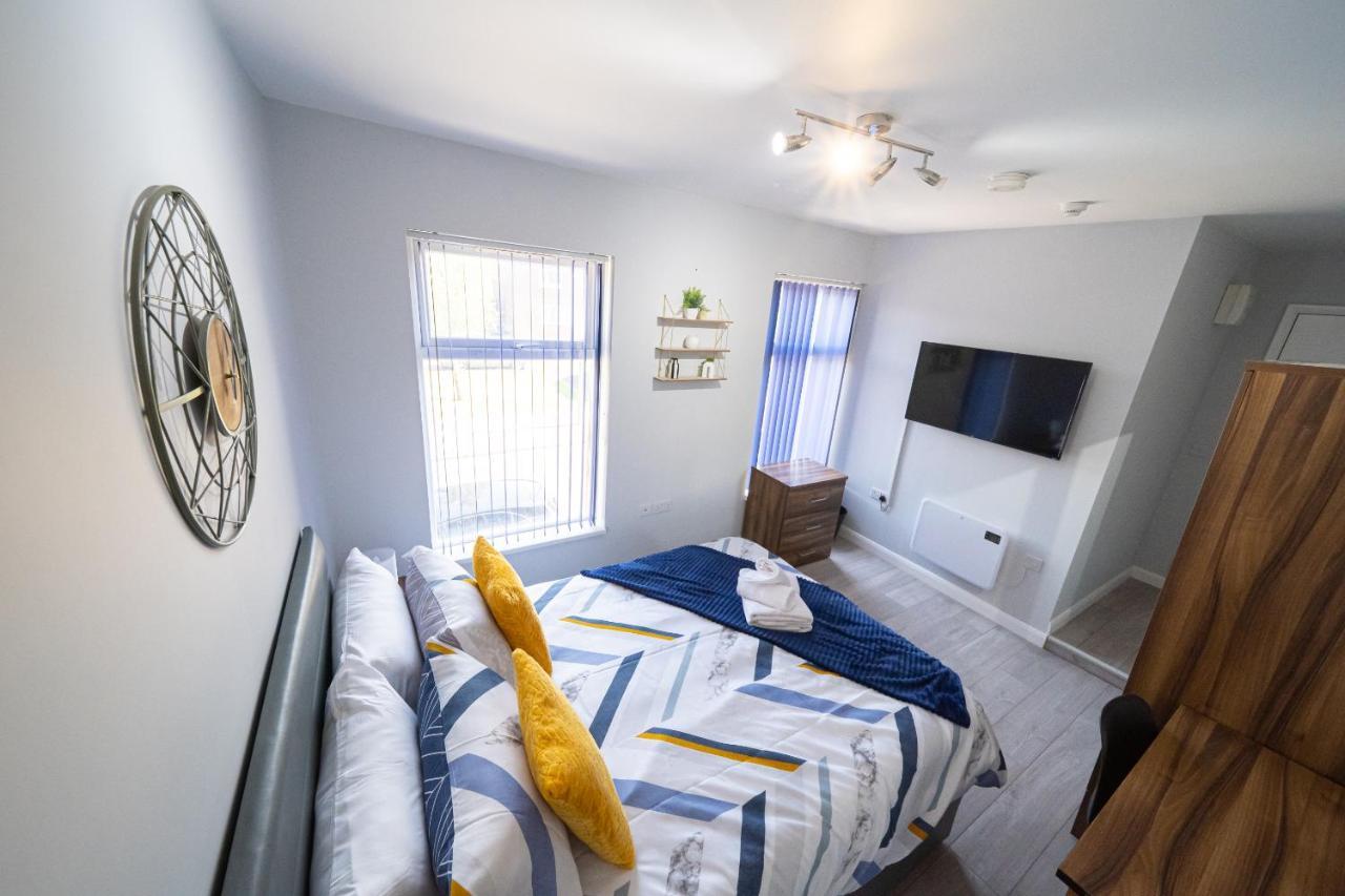 Studios With Ensuite Showers & Share Kitchens Prime Location Near Hospital, Town Center Apt 3 St Helens  外观 照片